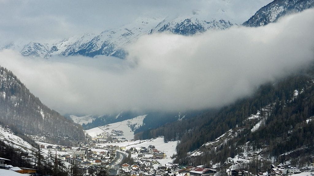 Onnettomuus tapahtui Itävallan Alpeilla.