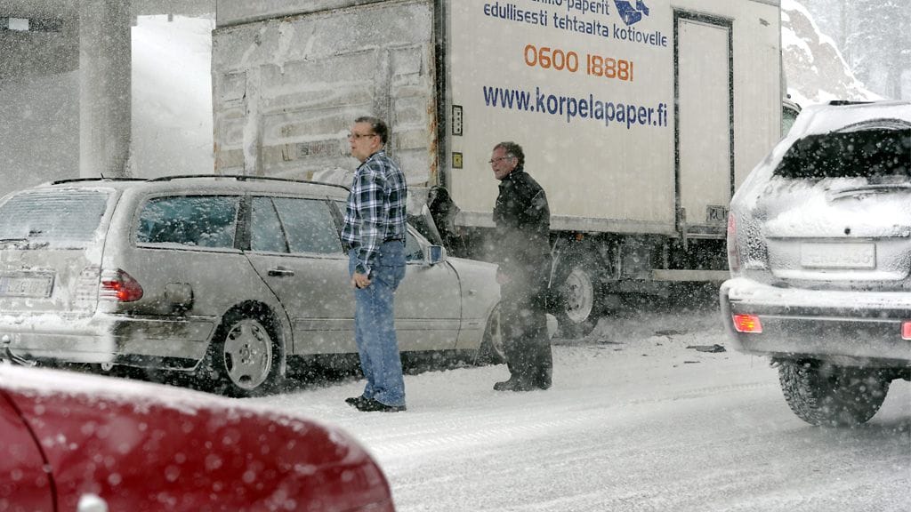 Lahdenväylällä sattui tänään useiden autojen ketjukolari.