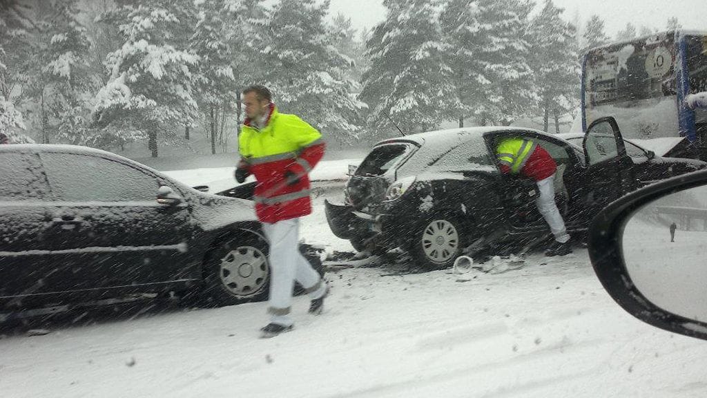 Raju lumentulo yllätti autoilijat viime helmikuussa Lahdentiellä.