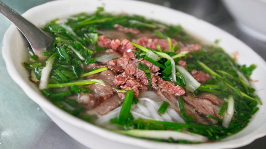 Miten teolliset nuudelit sulavat vatsalaukussa? Katso taitelija Stefani Bardinin video.