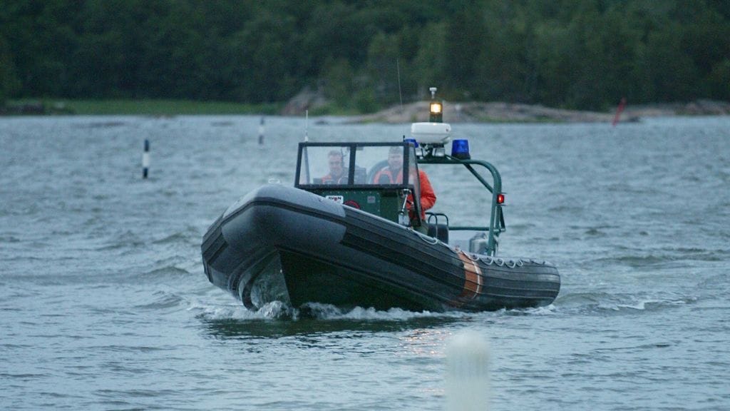 Helsingin merivartioaseman ja Helsingin kaupungin pelastuslaitoksen vene oli paikalla auttamassa tilanteessa. Kuvituskuva.