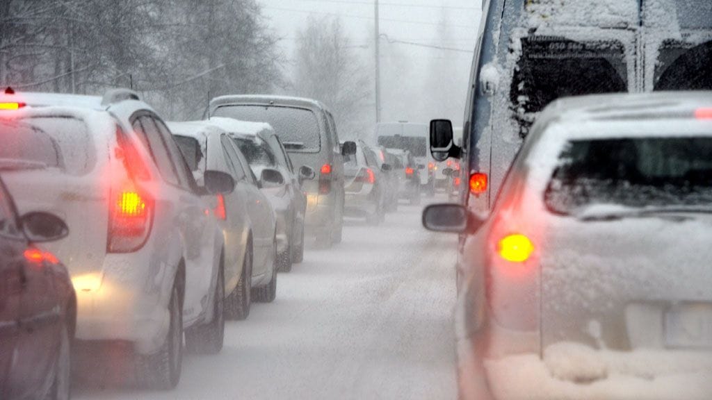 Huono ajokeli aiheutti eilen liikennekaaosta.