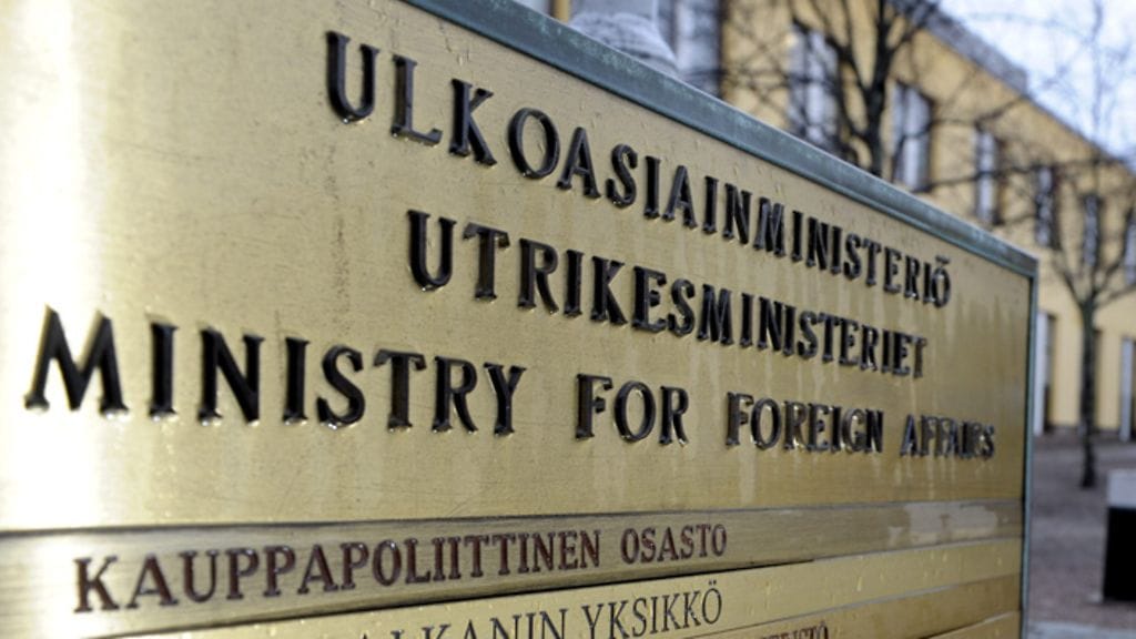 Ulkoministeriössä Yhdysvaltojen muuttuneiden maahantulosääntöjen soveltamisesta ei ole vielä varmaa tietoa.