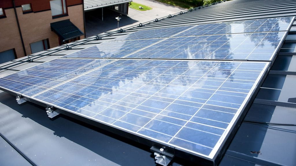 Kuvituskuva aurinkopaneelista.