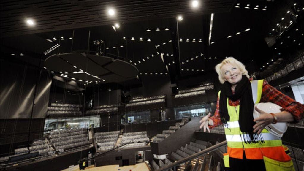 Musiikkitalon ohjelmistosta vastaava johtaja Helena Hiilivirta tiedotustilaisuudessa Musiikkitalon konserttisalissa 25.3.2010. Kuva: Lehtikuva