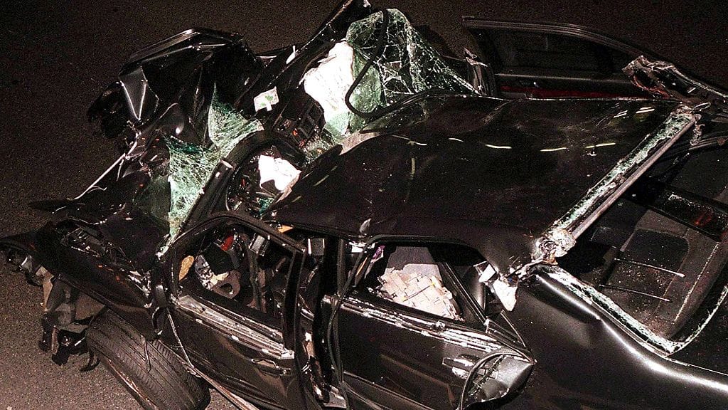 Prinsessa Diana ja hänen sulhasensa Dodi al-Fayed menehtyivät tässä Mercedes Benz -autossa Pariisissa vuonna 1997.