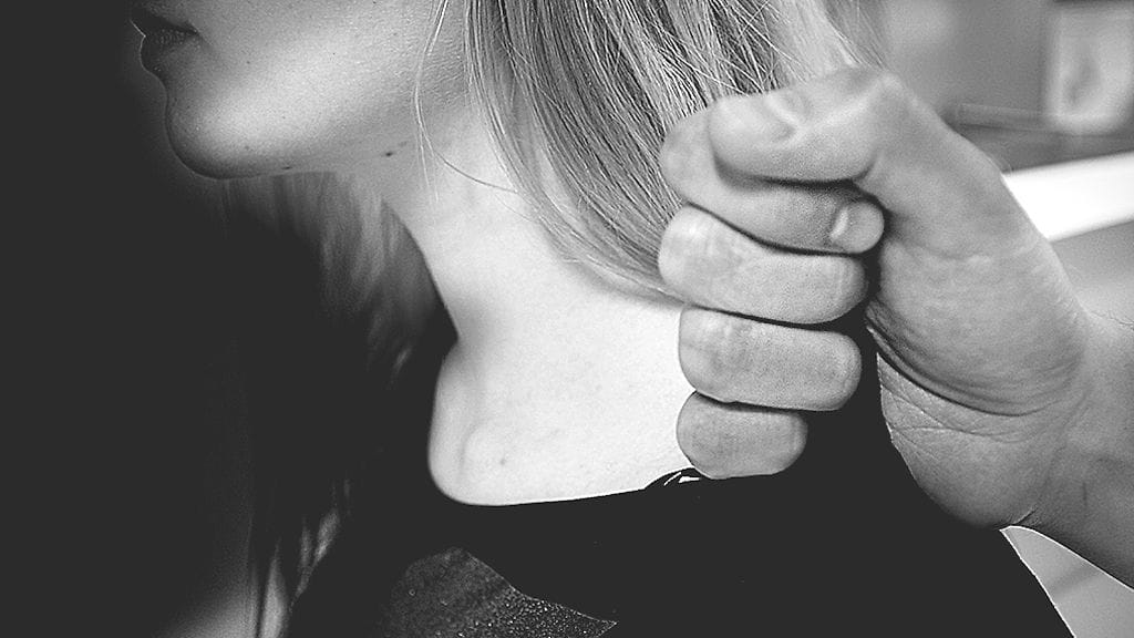 Perheessa tai parisuhteessa väkivaltaa kohtasi yhteensä 8800 henkilöä, mikä on 6,7 prosenttia edellisvuotta enemmän. Kuvituskuva.