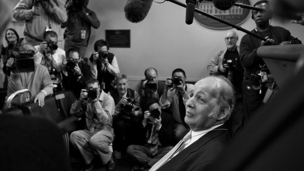 Poliisin mukaan Reaganin entinen avustaja on kuollut yli 30 vuotta vanhan henkirikoksen seurauksena. Kuvassa James Brady vierailulla Valkoisessa Talossa vuonna 2011.