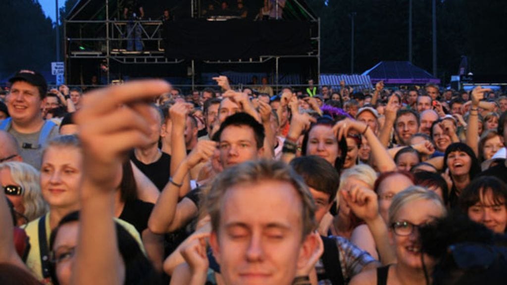 Yleisöä Ankkarockissa. Kuvaaja: Jaakko Kilpeläinen