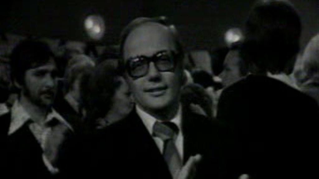 Heikki Hietamies juontamassa Lauantaitansseja ensimmäistä kertaa 8.1.1977.