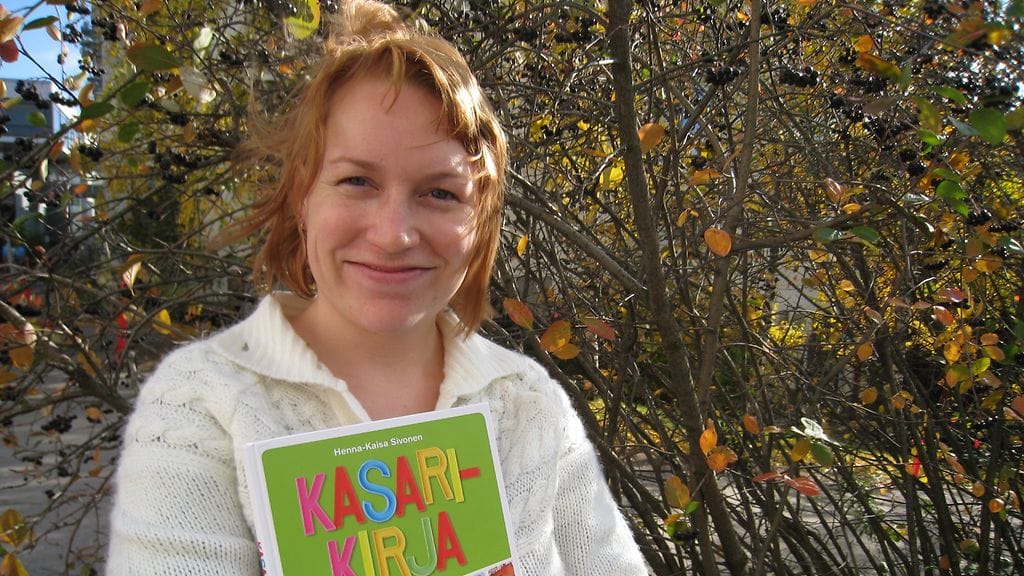 Henna-Kaisa Sivonen ja Kasarikirja.