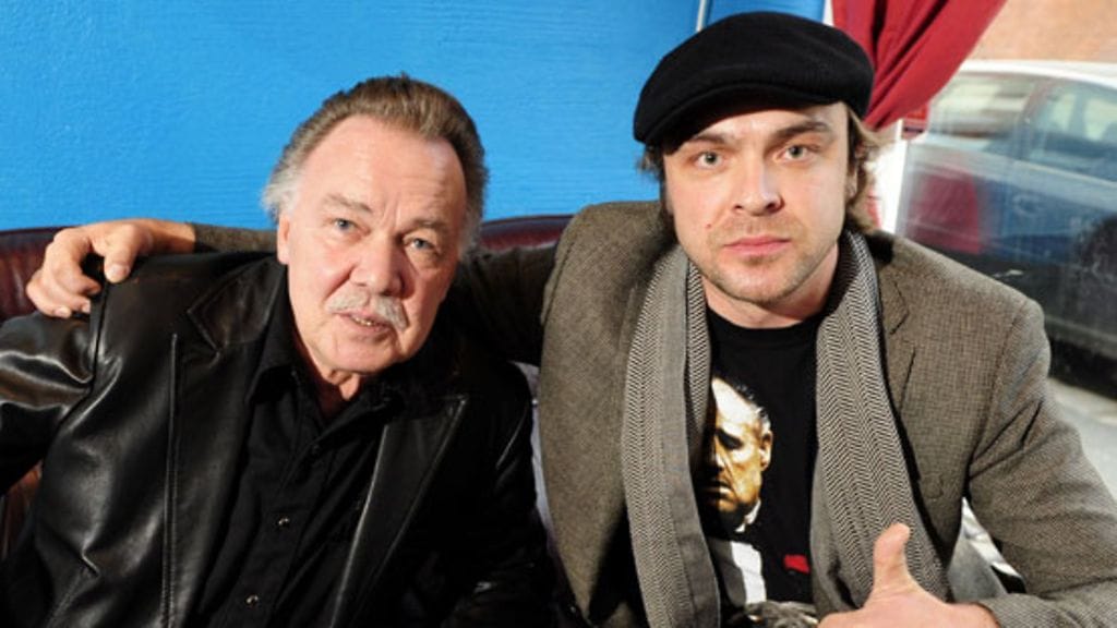 Kari Tapio yhdessä poikansa Joona Jalkasen kanssa.