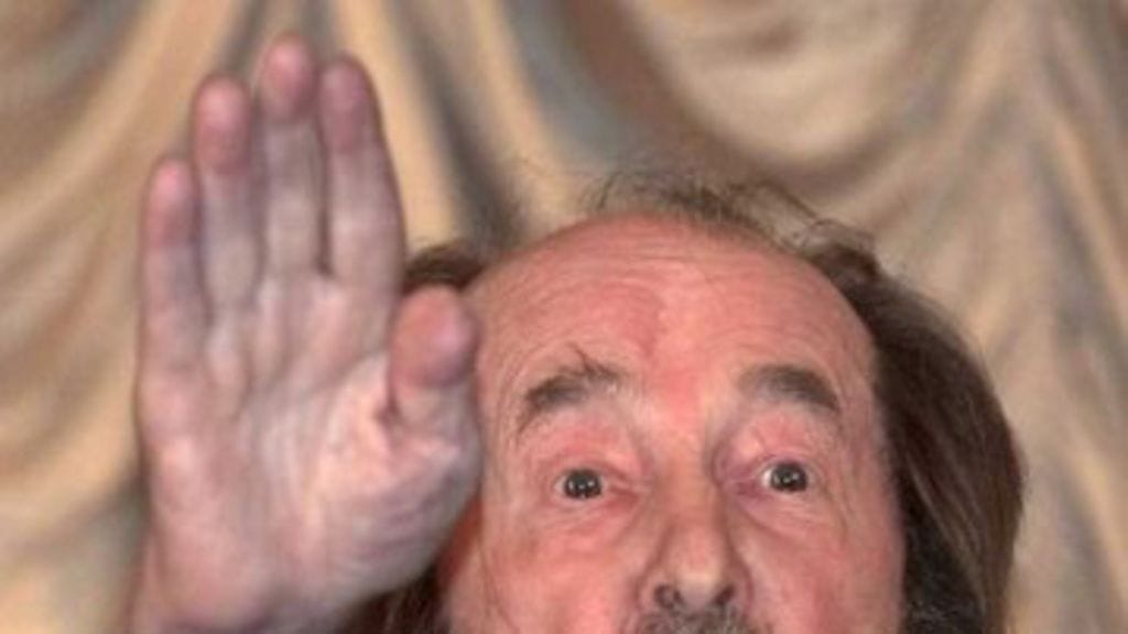 Venäläinen Nobel-kirjailija Aleksandr Solzhenitsyn on kuollut. Solzhenitsyn oli kuollessaan 89 vuoden ikäinen. Hän tuli tunnetuksi ennen muuta Neuvostoliiton vankileirijärjestelmää kuvaavista teoksistaan kuten Ivan Denisovitshin päivä ja Vankileirien saaristo.