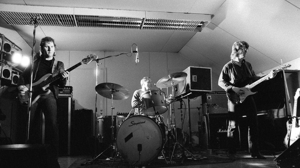 Hurriganes (Cisse Häkkinen basso, Remu Aaltonen rummut ja Albert Järvinen kitara) konsertoi Helsingin eli Sörnäisten vankilassa 21. marraskuuta 1979.