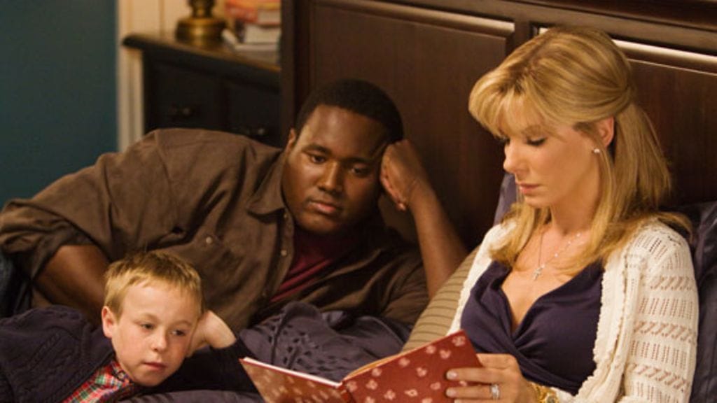 Sandra Bullockin ja Kathy Batesin tähdittämä Blind Side on ehdolla kahdessa parhaan elokuvan ja naispääosan sarjoissa. (Kuva: FS Film Oy.)