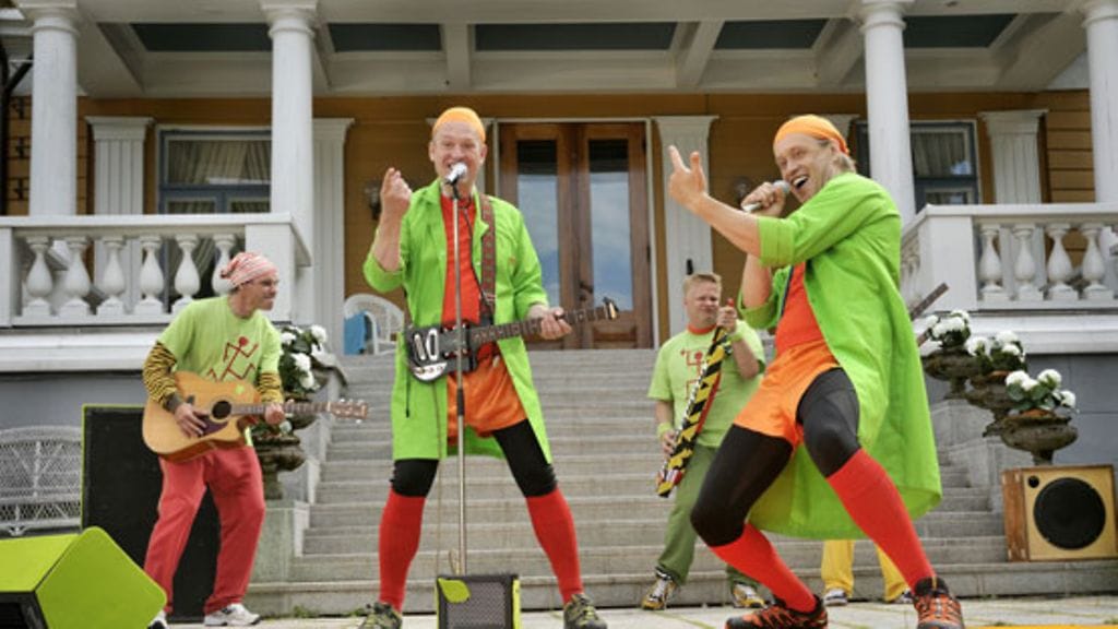 Elokuvan bändissä soittavat mm. Martti ja Pantse Syrjä