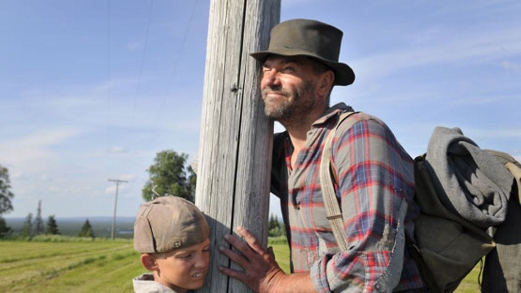 Konsta Pylkkänen (Kai Lehtinen) ja Havukan Pikku-Nikke (Konsta Pöyliö). Kuvaaja: Malla Hukkanen (Kuva: MRP Matila Röhr Productions.)