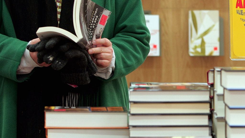 Kuvituskuvaa kirjakaupasta.