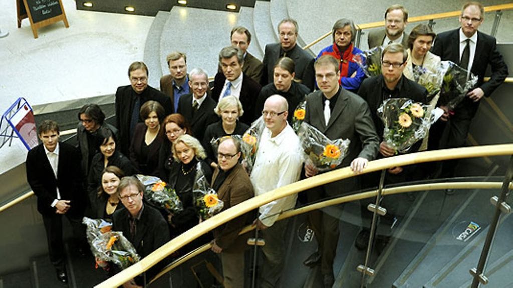 Tieto-Finlandia-palkintoehdokkaat "Tampere 1918", Tuomas Hoppu ja julkaisuryhmä; "Tuijotin tulehen kauon", Juhani Koivisto; "Laulujoutsenen perintö", Suomen Luonnosuojeluliitto ja WSOY; "Laulujen Lappi", Jorma Lehtola; "Tiedon tyttäret", Marjo T. Nurminen; "Ruma sota", Sari Näre & Jenni Kirves. LEHTIKUVA