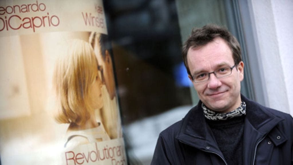 Suomentaja Markku Päkkilä Tennispalatsissa Helsingissä 5. helmikuuta 2009. (Kuva: Mikko Stig / Lehtikuva.)