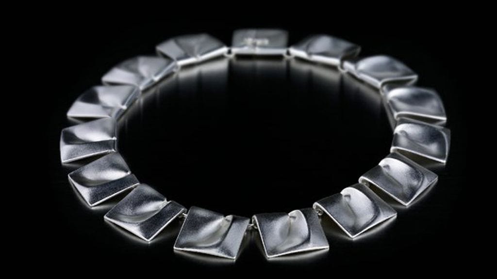 Prinsessa Leian koru, joka nähdään pian Designmuseossa.