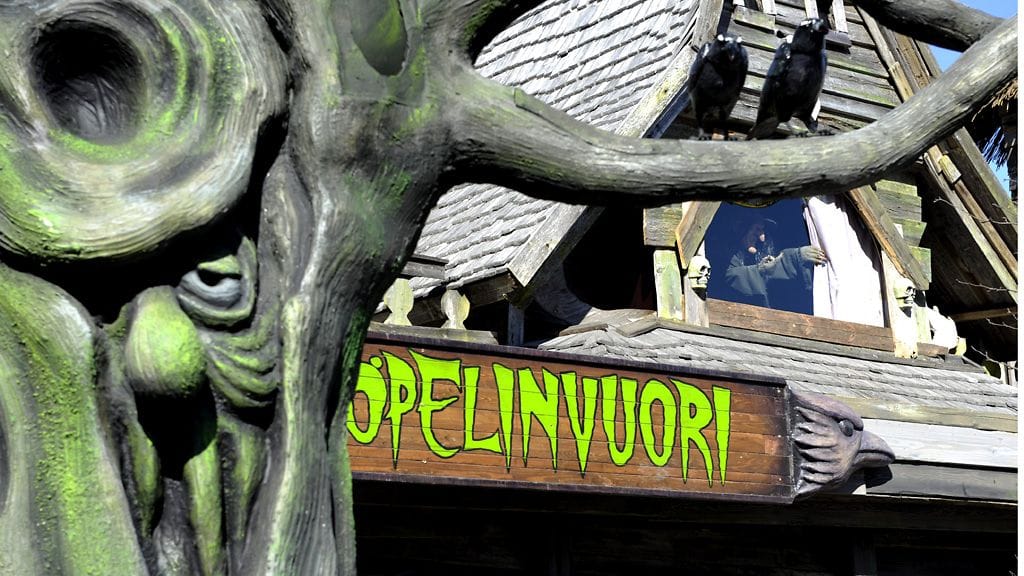 Huvipuisto Linnanmäen perinteinen Kummitusjuna on kokenut muodonmuutoksen Kyöpelinvuoren hotelliksi.