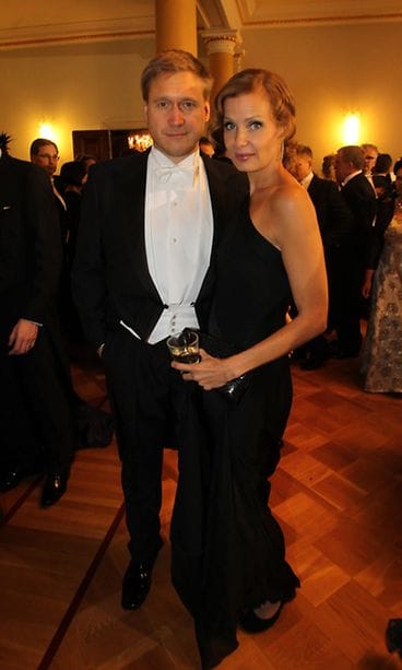 Samuli Edelmann vaimonsa Laura Tuomarilan kanssa.