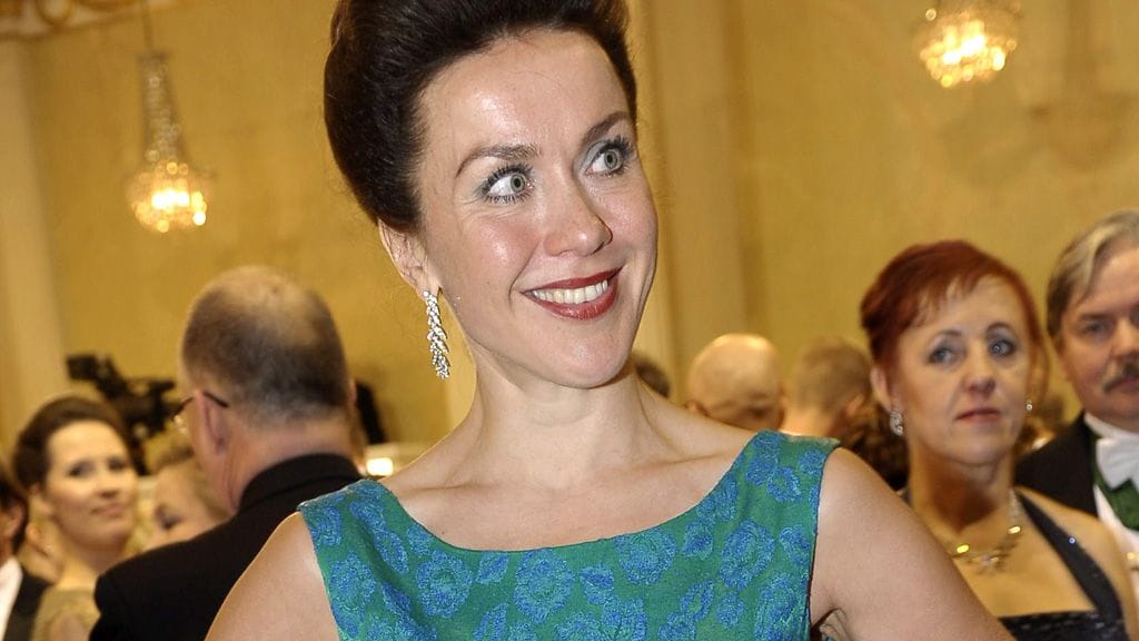 Lisa Sounio vuoden 2011 Linnan juhlissa näyttävässä Suomi-teemassa.