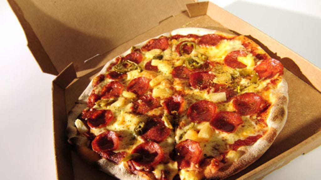 Roberto Manganiello jäi tällä kertaa ilman pizzaa, sillä ruokalähettien sijaan ovelle saapuivat naamioituneet poliisit. Kuvituskuva.