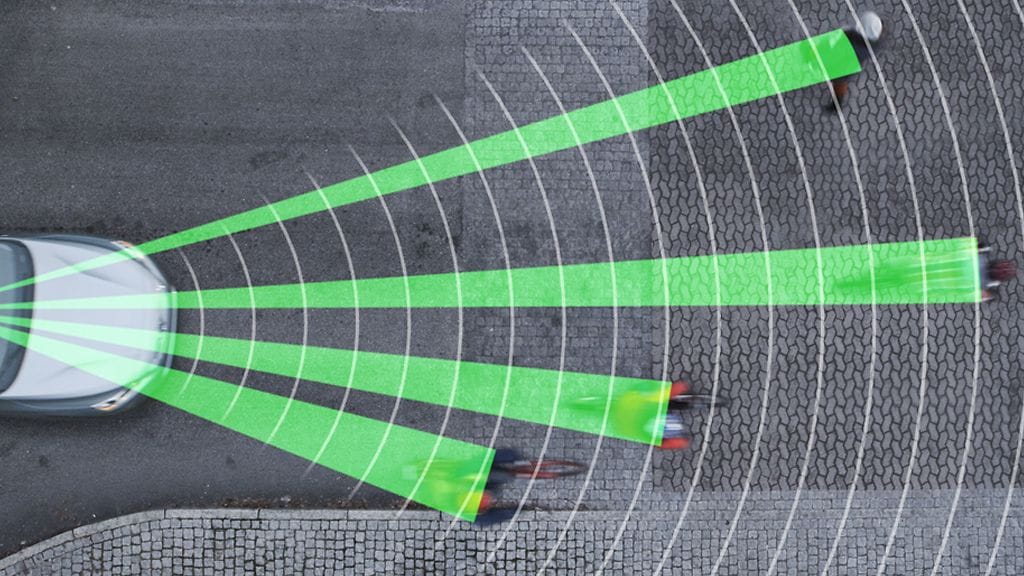 Älykäs autotekniikka tekee jo nyt vahvasti tuloaan henkilöautoihin. Kuvassa Volvon pyöräilijöitä tarkkaileva automaattinen jarrujärjestelmä.