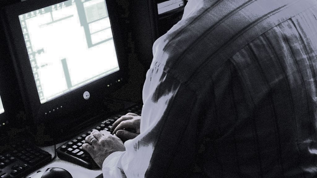 Tietojen jakaminen keskeytettiin, koska Yhdysvaltain viranomaiset vuotivat vastoin brittikollegoidensa toiveita Manchesterin terrori-iskun tutkintaa koskevia tietoja medialle.