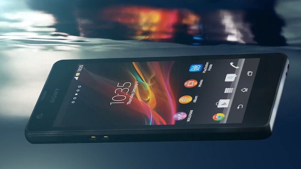 Sony Xperia ZR -vedenkestävä älypuhelin.