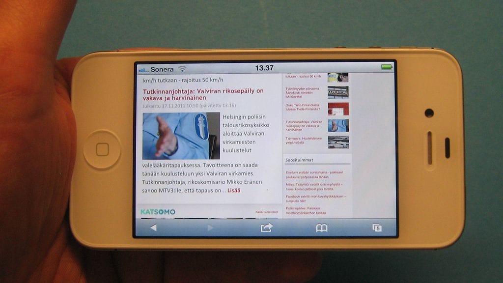 Apple iPhone 4S. Kuva: Jari Heikkilä