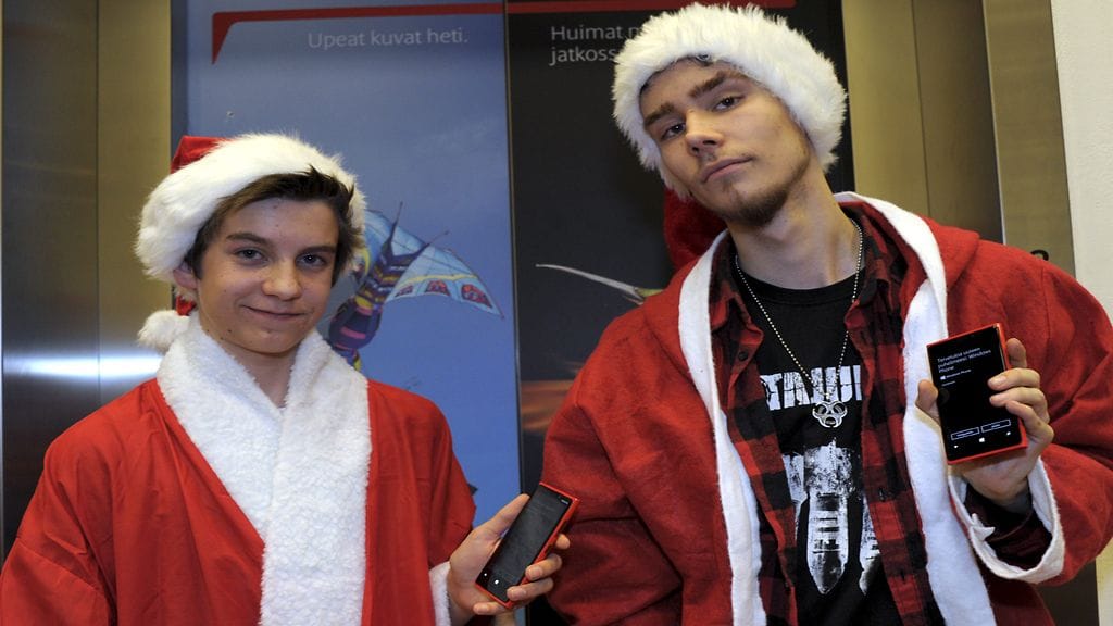Joulupukit saivat puhelimensa.