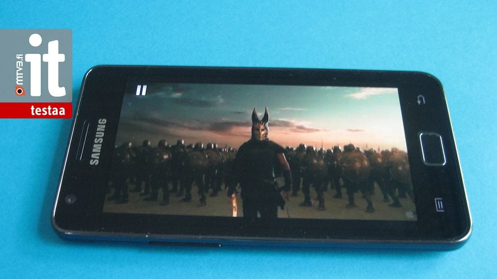 Samsung Galaxy S2 -älypuhelimessa on erinomainen suuri näyttö
