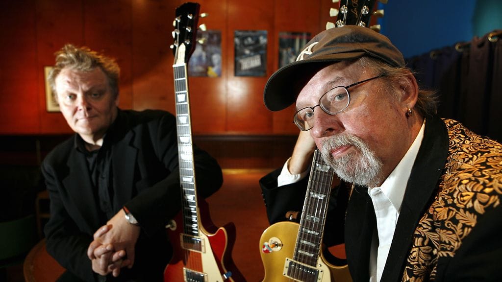 - Esa Pulliainen (vas.) ja Topi Sorsakoski kuvattuna Ravintola Dubrovnikissa Helsingissä 28. toukokuuta 2007.