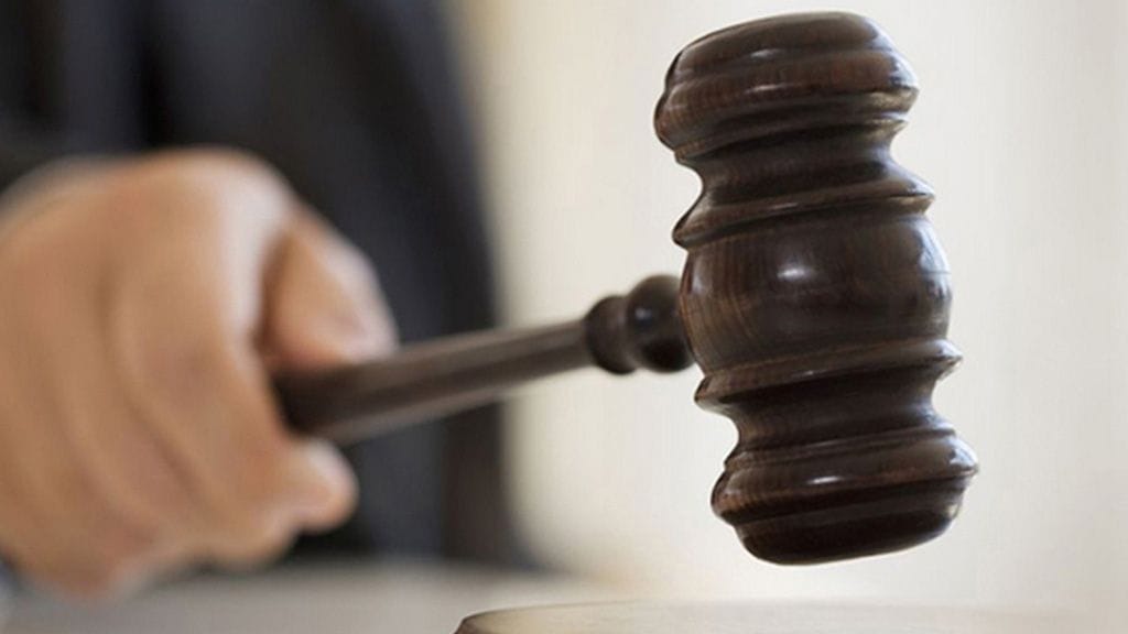 Maallikkotuomarit uskovat järjestelmän mahdollisen alasajon lisäävän korruptioriskiä ja tuomarien päätöksenteon henkistä raskautta sekä vähentävän päätöksenteon moniäänisyyttä. Kuvituskuva.