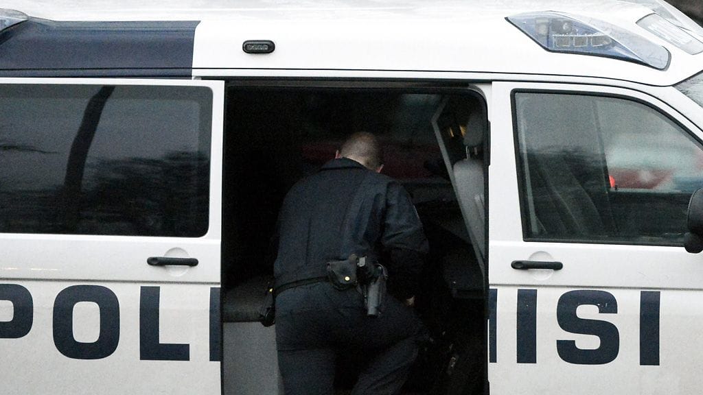 Jutun vuokranantaja kertoo kääntyneensä vuokralaisen uhkaavan käytöksen vuoksi myös poliisin puoleen. Kuvan poliisi ei liity tapaukseen.