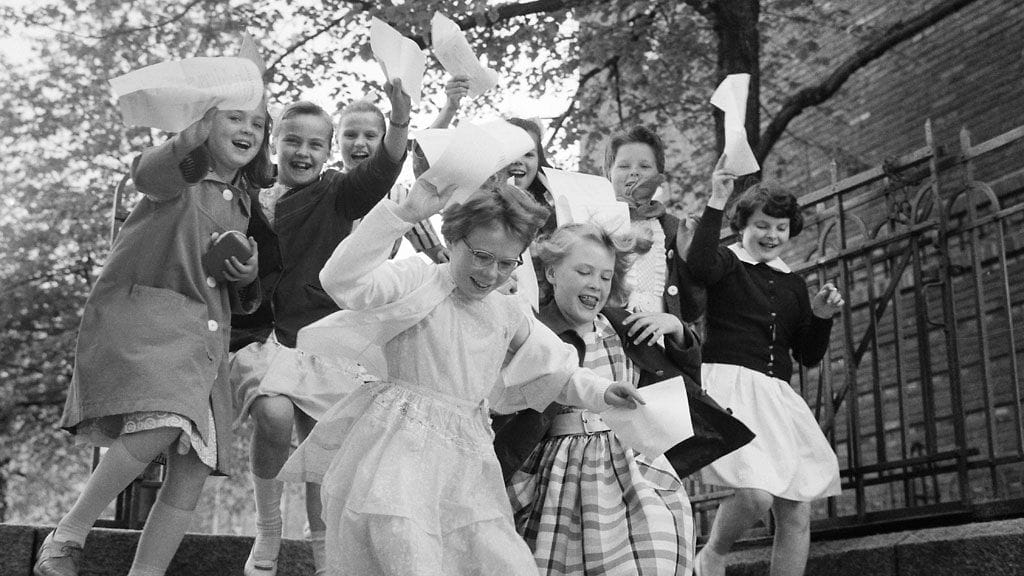 Kevätlukukausi Tehtaankadun kansakoulussa päättyi toukokuun lopussa 1960. Näidenkin lasten todistukset löytynevät pian internetin keskitetystä rekisteristä.