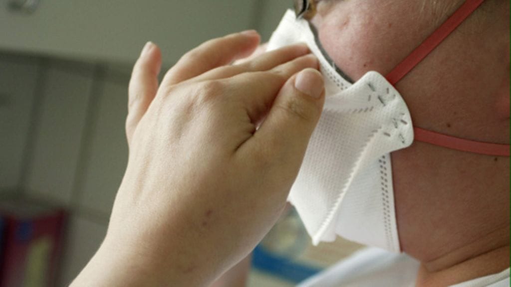 Sikainfluenssaan voi varautua maskilla.