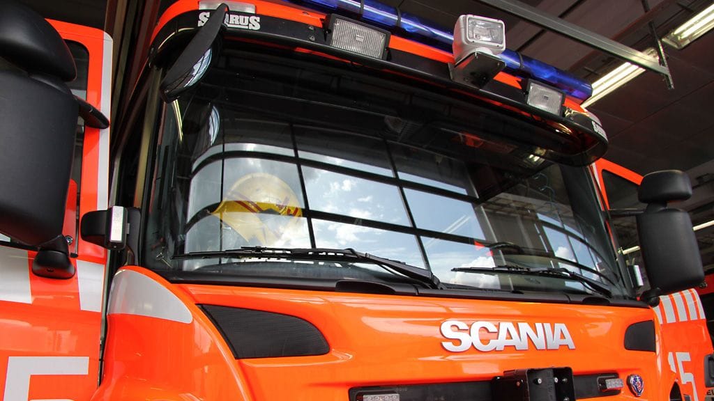 Asunnon ovi paloi puhki ja talon porraskäytävä sekä asunnot kärsivät savuvahinkoja. Kuvituskuva.