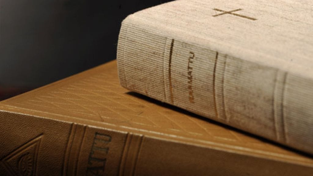 Kauhavan seurakunnan kirkkoherran virasta pidättämisen perusteena on tuomiokapitulin mukaan ”sielunhoidon yhteydessä ilmennyt papille sopimaton käytös.” Kuvituskuva.