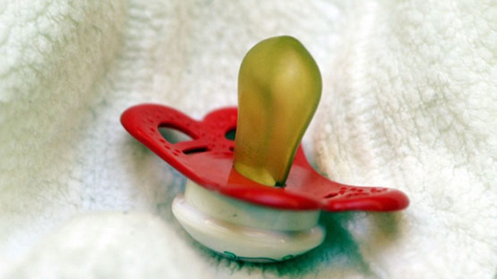 Itä-Helsingissä sijaitsevassa asunnossa on syyttäjän mukaan tapahtunut useita perheensisäisiä rikoksia.