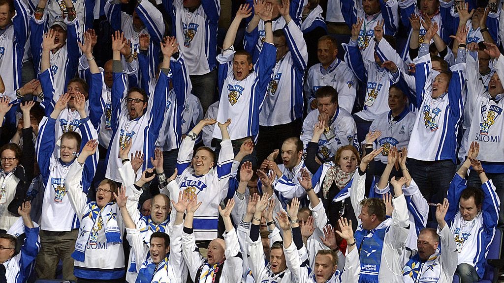 Suomalaisfaneja Hartwall Areenassa Venäjä-Suomi -ottelussa 10.5.2013.