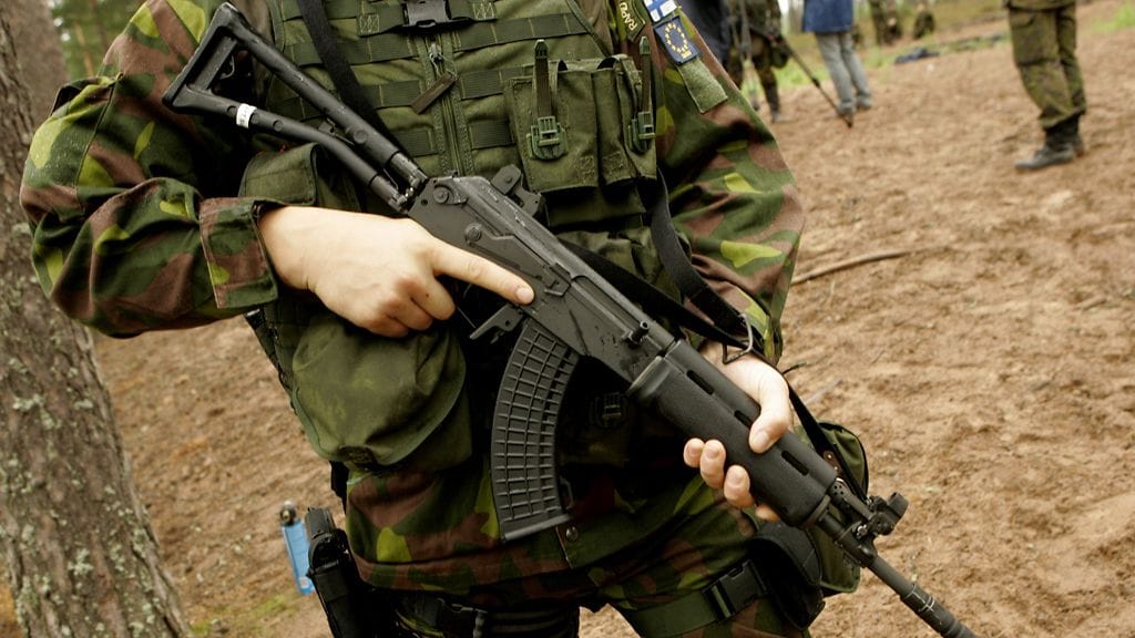 Rikoksesta epäillyn miehen hallusta löytyi muun muassa yli 700 patruunaa.