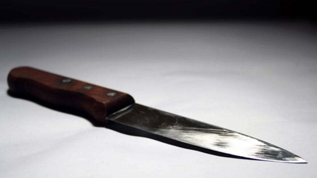 Yhdysvaltalaisnainen valmistautui elämänsä onnellisempaan päivään mutta tuli puukotetuksi. Kuvituskuva.