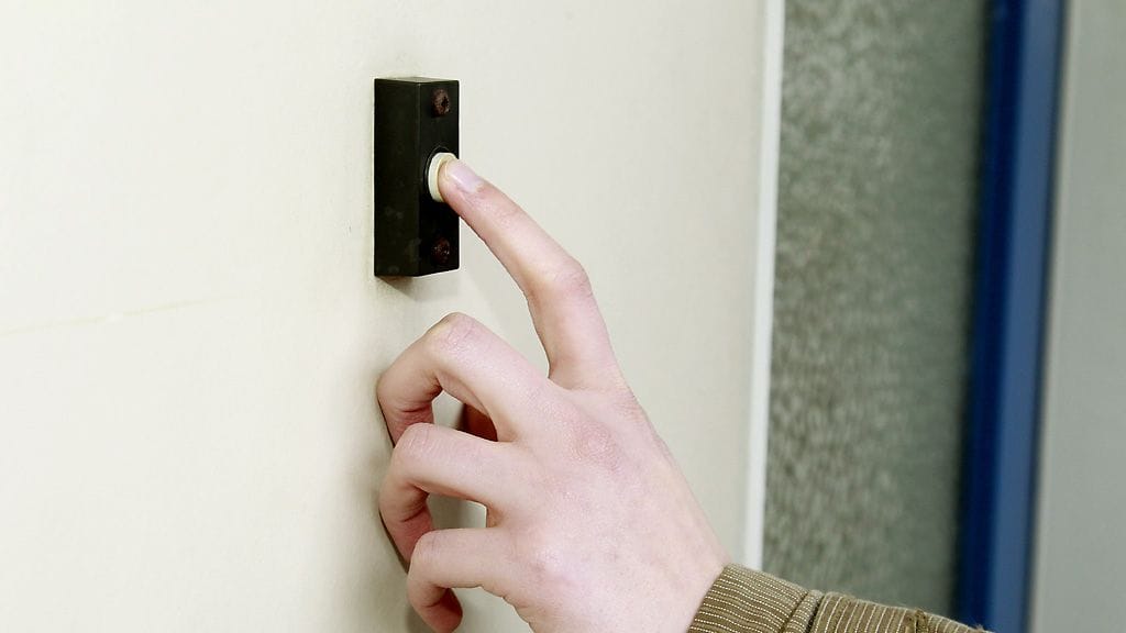 Poliisi epäilee asuntomurtoja tehneiden soitelleen ovikelloja Mikkelissä ja siksi pyytääkin tällaisista tapauksista havaintoja. Kuvituskuva.