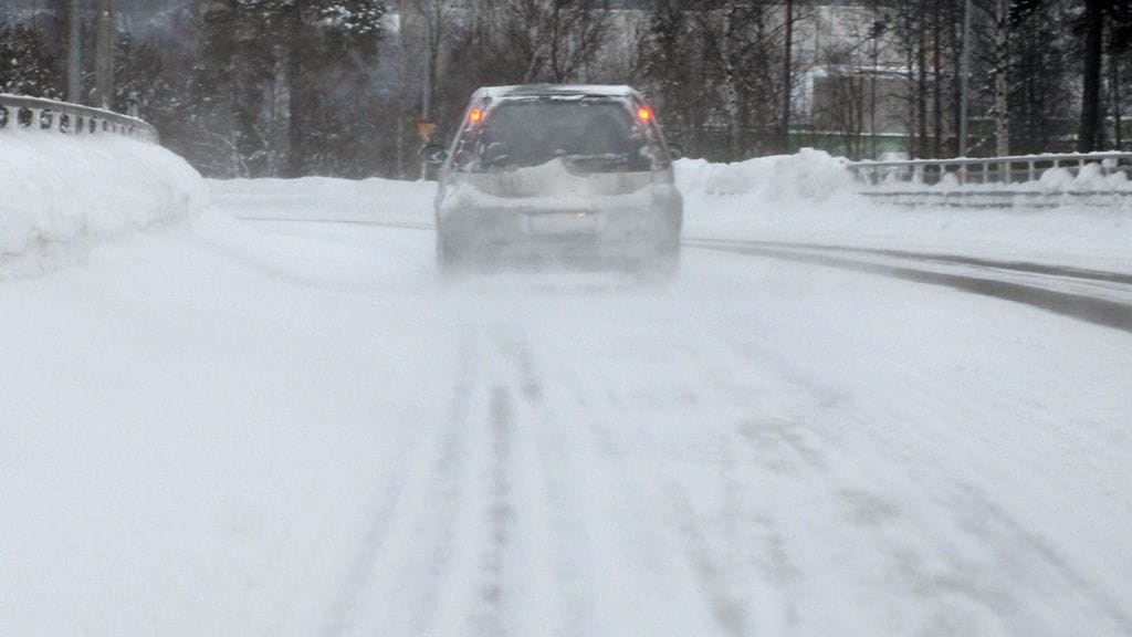 Tänään lumisateita tulee etenkin pohjoisessa ja idässä ja se huonontaa ajokeliä.