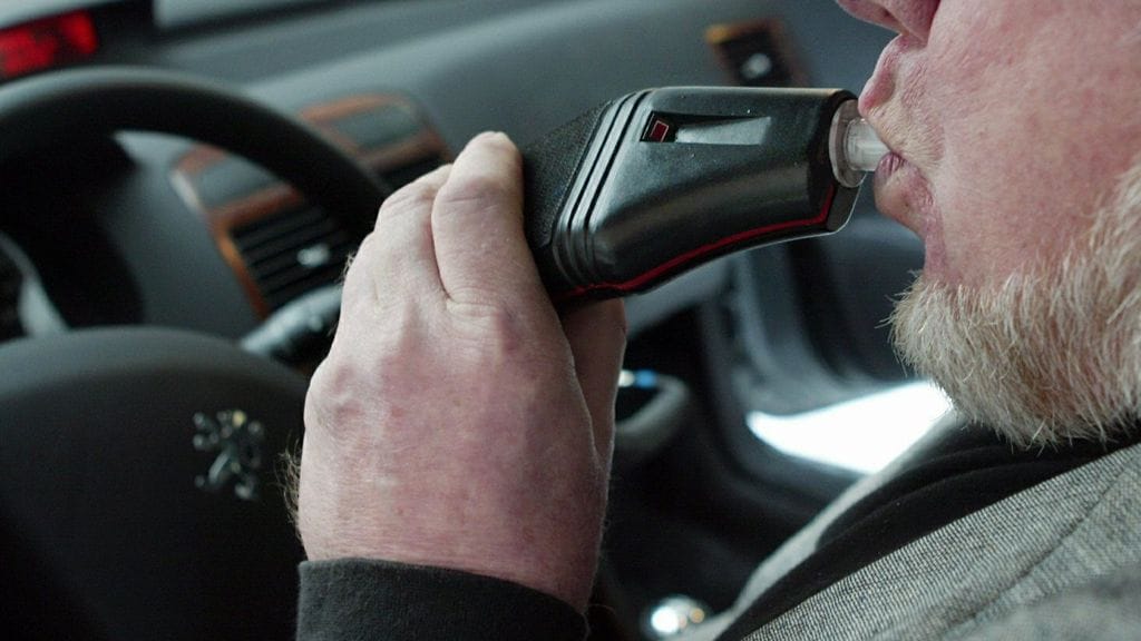 Jos viisari värähtää, ei rattiin ole asiaa.