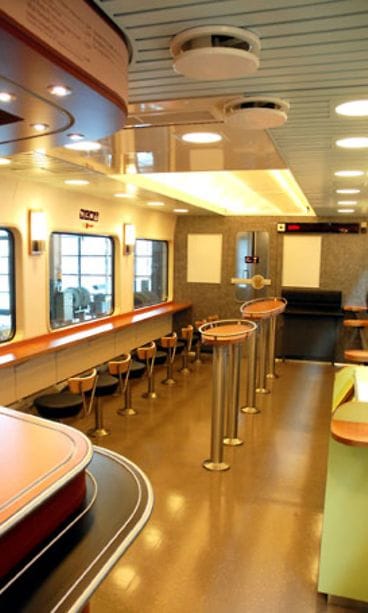 VR:n Uusittu-Rx-ravintolavaunu